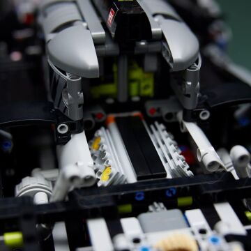 LEGO Technic PEUGEOT 9X8 24H Le Mans Hybrid Hypercar 42156