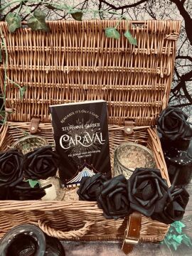 Caraval: The mesmerising Sunday Times bestseller: the mesmerising and magical fantasy from the author of Once Upon a Broken Heart: 1