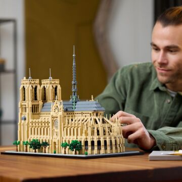 LEGO Architecture Mimari Simgeler Koleksiyonu: Notre Dame Katedrali 21061, Seyahat, Mimari ve Tarih Meraklısı Yetişkinler İçin Koleksiyonluk ve Sergilenebilir Model Yapım Seti (4383 Parça)