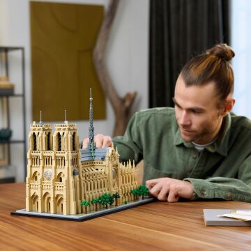 LEGO Architecture Mimari Simgeler Koleksiyonu: Notre Dame Katedrali 21061, Seyahat, Mimari ve Tarih Meraklısı Yetişkinler İçin Koleksiyonluk ve Sergilenebilir Model Yapım Seti (4383 Parça)