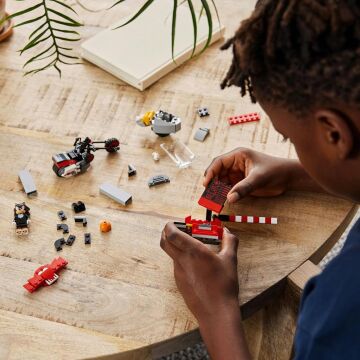 LEGO Sonic the Hedgehog Shadow the Hedgehog Kaçışı 76995-8 Yaş ve Üzeri Çocuklar için Yaratıcı Oyuncak Yapım Seti (196 Parça)