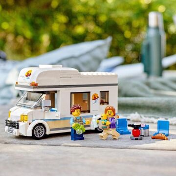 LEGO City Tatilci Karavanı 60283 - 5 Yaş ve Üzeri Çocuklar İçin 2 Minifigür İçeren Yaratıcı Oyuncak Yapım Seti (190 Parça)