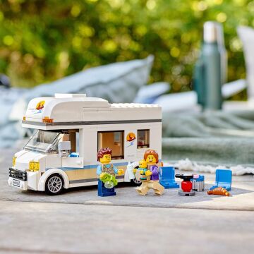 LEGO City Tatilci Karavanı 60283 - 5 Yaş ve Üzeri Çocuklar İçin 2 Minifigür İçeren Yaratıcı Oyuncak Yapım Seti (190 Parça)