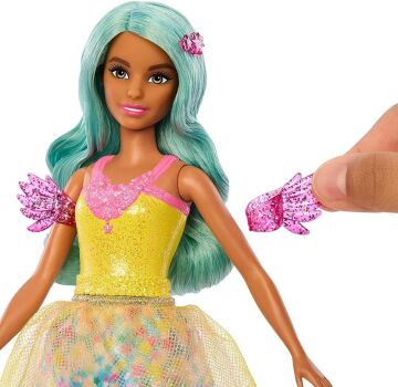 Barbie - Masalsı bir kıyafet ve hayvan dostu bebek, Barbie A Touch of Magic'' esinlenilmiştir, Teresa fantezi kılı ve taraklı - HLC36