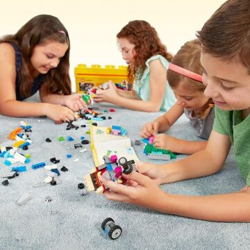 LEGO Classic Orta Boy Yaratıcı Parçalar Yapım Kutusu 10696-4 Yaş ve Üzeri Çocuklar için Yaratıcı Oyuncak Yapım Seti (484 Parça)