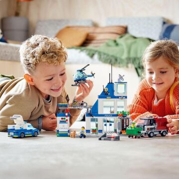 LEGO® City Polis Merkezi 60316-6 Yaş ve Üzeri Çocuklar için Oyuncak Yapım Seti (668 Parça)
