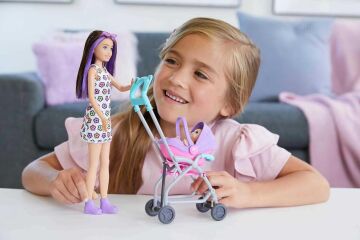 Barbie Bebek Bakıcısı Bebeği ve Aksesuarları Oyun Seti FHY97-GXT34