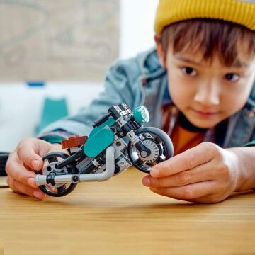 LEGO Creator Klasik Motosiklet 31135-8 Yaş ve Üzeri Çocuklar İçin Sokak Motosikleti ve Dragster Modelleri İçeren Yaratıcı Oyuncak Yapım Seti (128 Parça)