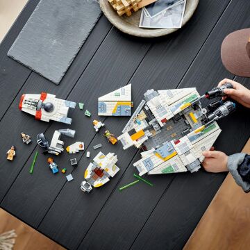LEGO® Star Wars: Ahsoka Ghost ve Phantom II 75357-10 Yaş ve Üzeri Star Wars Hayranı Çocuklar için Yaratıcı Oyuncak Yapım Seti (1394 Parça)