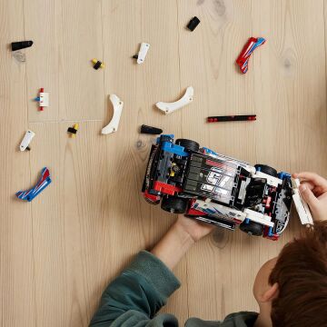 LEGO Technic Nascar Yeni Nesil Chevrolet Camaro ZL1 42153-9 Yaş ve Üzeri Çocuklar İçin Yaratıcı Oyuncak Yapım Seti (672 Parça)