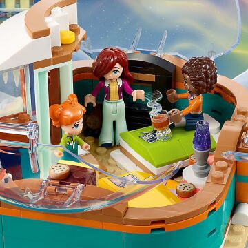 LEGO® Friends İglu Tatili Macerası 41760-8 Yaş ve Üzeri Çocuklar için 3 Mini Oyuncak Bebek ve Oyuncak Köpek İçeren Yaratıcı Oyuncak Yapım Seti (491 Parça)