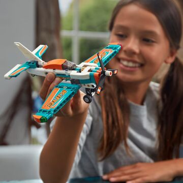 LEGO Technic Yarış Uçağı 42117 - 7 Yaş ve Üzeri Yüksek Performanslı Oyuncak Arabaları Seven Çocuklar için Koleksiyonluk Yaratıcı Oyuncak Model Yapım Seti (154 Parça)