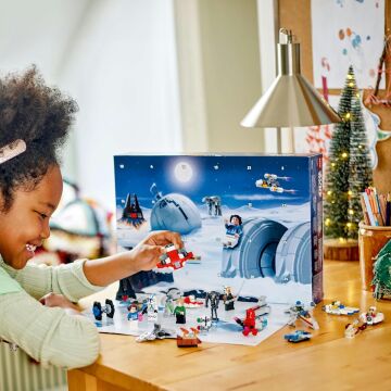 LEGO Star Wars 2024 Yılbaşı Takvimi 75395, 6 Yaş ve Üzeri Çocuklar için İnşa Edilebilen Yılbaşı Temalı Yaratıcı Oyuncak Yapım Seti (368 Parça)