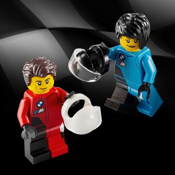 LEGO Speed Champions BMW M4 GT3 ve BMW M Hybrid V8 Yarış Arabaları 76922-9 Yaş ve Üzeri Çocuklar için Koleksiyonluk ve Sergilenebilir Yaratıcı Oyuncak Model Yapım Seti (676 Parça)