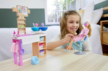 Barbie Wellness - Yüz Bakımı Yapıyor Oyun Seti, 4 yaş ve üzeri, GJR84