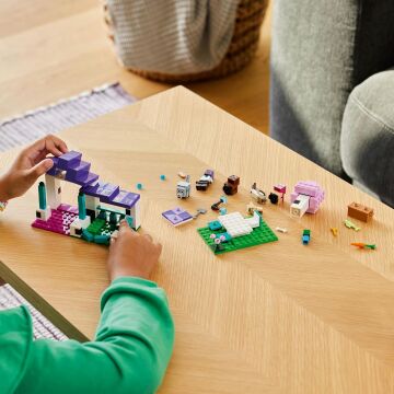 LEGO Minecraft Hayvan Barınağı 21253-7 Yaş ve Üzeri Macera Oyunları Seven Çocuklar İçin 6 Adet Minecraft Hayvan Figürü içeren Yaratıcı Oyuncak Yapım Seti (206 Parça)