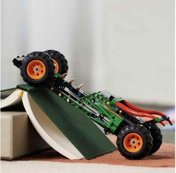LEGO® Technic Monster Jam™ Dragon™ 42149 - Oyuncak Kamyonları Seven 7 Yaş ve Üzeri Çocuklar için 2’si 1 Arada Model (217 Parça)