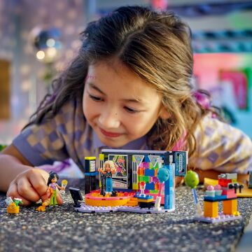 LEGO Friends Karaoke Müzik Partisi 42610-6 Yaş ve Üzeri Çocuklar için Sahne İçeren Yaratıcı Oyuncak Yapım Seti (196 Parça)