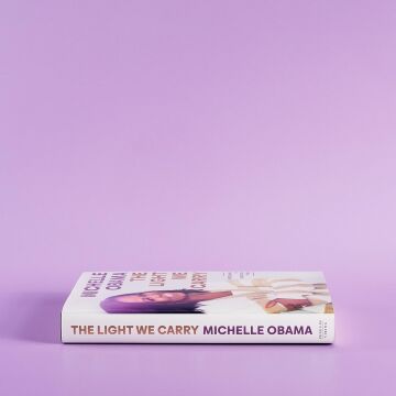MICHELLE OBAMA -THE LIGHT WE CARRY