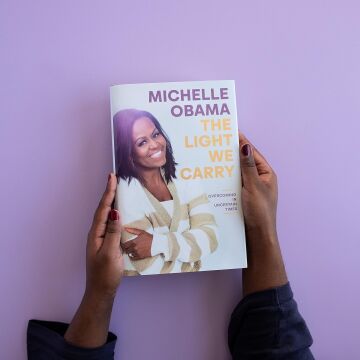 MICHELLE OBAMA -THE LIGHT WE CARRY