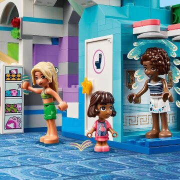 LEGO Friends Heartlake City Su Parkı 42630-8 Yaş ve Üzeri Çocuklar için Leo, Aliya ve Sara Minifigürü İçeren Yaratıcı Oyuncak Yapım Seti (814 Parça)