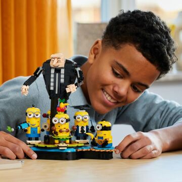 LEGO Despicable Me 4 Yapım Parçalarından Gru ve Minyonlar 75582 9 Yaş ve Üzeri Çocuklar İçin Yaratıcı Oyuncak Model Yapım Seti (839 Parça)