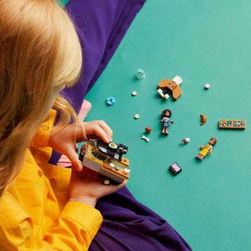 LEGO Friends Mobil Pastane 42606-6 Yaş ve Üzeri Çocuklar için Aliya Minifigürü İçeren Yaratıcı Oyuncak Yapım Seti (125 Parça)