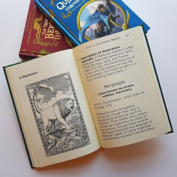 Fantastic Beasts and Where to Find Them: Large Print Dyslexia Edition