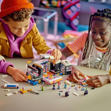 LEGO Friends Pop Star Müzik Turne Otobüsü 42619-8 Yaş ve Üzeri Çocuklar için Yaratıcı Oyuncak Yapım Seti (845 Parça)