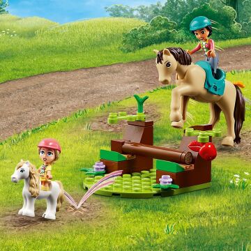 LEGO Friends At ve Midilli Römorku 42634-4 Yaş ve Üzeri Çocuklar için Liann ve Zoya Minifigürü İçeren Yaratıcı Oyuncak Yapım Seti (105 Parça)