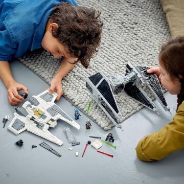 LEGO® Star Wars™ Mandalorian Fang Fighter TIE Interceptor™'a Karşı 75348-9 Yaş ve Üzeri Çocuklar için Yaratıcı Oyuncak Yapım Seti (957 Parça)