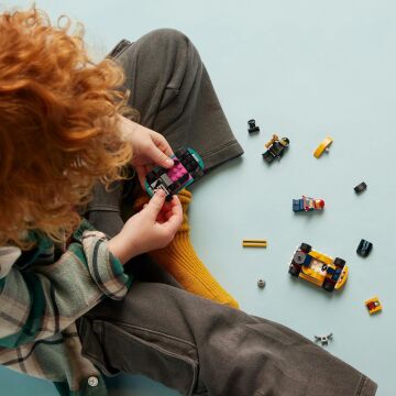 LEGO City Go-Kartlar ve Yarış Sürücüleri 60400-5 Yaş ve Üzeri için Yarışçı Minifigürü İçeren Yaratıcı Oyuncak Yapım Seti (99 Parça)