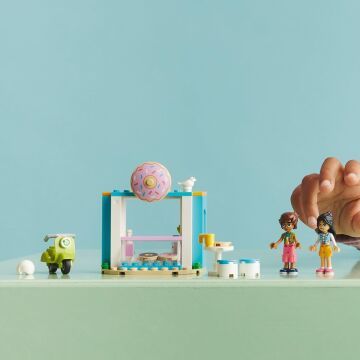 LEGO® Friends Donut Dükkanı 41723-4 Yaş ve Üzeri Çocuklar için Liann ve Leo Mini Bebekleri İçeren Oyuncak Yapım Seti (63 Parça)