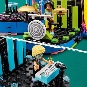 LEGO Friends Heartlake City Müzik Yarışması 42616-7 Yaş ve Üzeri Çocuklar için 4 Minifigür İçeren Yaratıcı Oyuncak Yapım Seti (669 Parça)