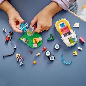 LEGO Friends Elektrikli Araba ve Şarj İstasyonu 42609-6 Yaş ve Üzeri Çocuklar için Zac ve Nova Minifigürü İçeren Yaratıcı Oyuncak Yapım Seti (170 Parça)