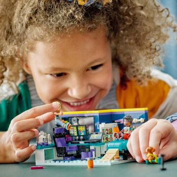 LEGO® Friends Nova'nın Odası 41755-6 Yaş ve Üzeri Çocuklar için 2 Mini Bebek (Nova ve Zac) İçeren Yaratıcı Oyuncak Yapım Seti (179 Parça)