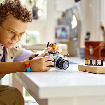 LEGO Creator Retro Fotoğraf Makinesi 31147-8 Yaş ve Üzeri Çocuklar için Televizyon ve Video Kamera Model Seçenekleri İçeren 3’ü 1 Arada Yaratıcı Oyuncak Yapım Seti (261 Parça)
