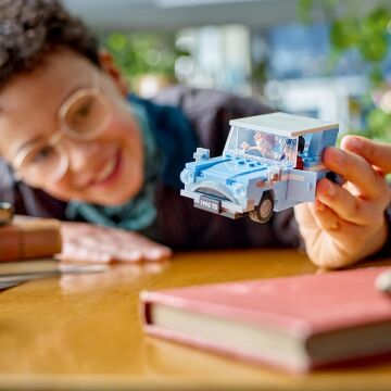 LEGO Harry Potter Uçan Ford Anglia 76424-7 Yaş ve Üzeri Harry Potter Hayranları için Harry Potter ve Ron Weasley Minifigürü İçeren Koleksiyonluk Yaratıcı Oyuncak Yapım Seti (165 Parça)