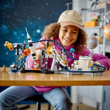 LEGO® Creator Uzay Hız Treni 31142-9 Yaş ve Üzeri Çocuklar için Hız Treni, Kule ve Atlıkarınca İçeren Yaratıcı Oyuncak Yapım Seti (874 Parça)