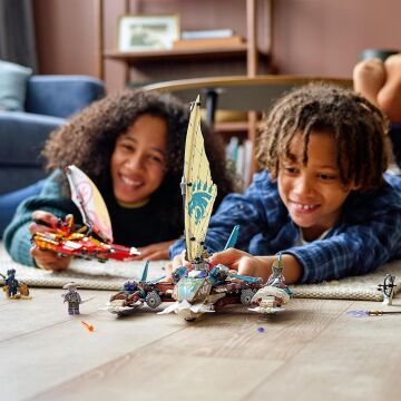 LEGO Ninjago Katamaran Deniz Savaşı 71748 Yapım Seti; Katamaran Oyuncakları içeren Ninja Oyun Seti (780 Parça)