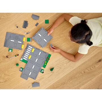 LEGO City Yol Zeminleri 60304-5 Yaş ve Üzeri Çocuklar İçin LEGO City Setleriyle Uyumlu Yaratıcı Oyuncak Yapım Seti (112 Parça)