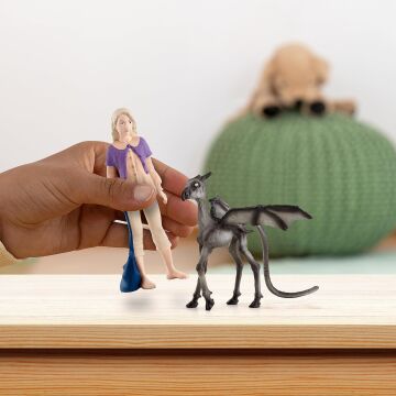 Schleich Wizarding World of Harry Potter 2 Parçalı Set, Luna Lovegood ve Bebek Thestral Koleksiyon Figürleri 6 Yaş ve Üzeri Çocuklar için